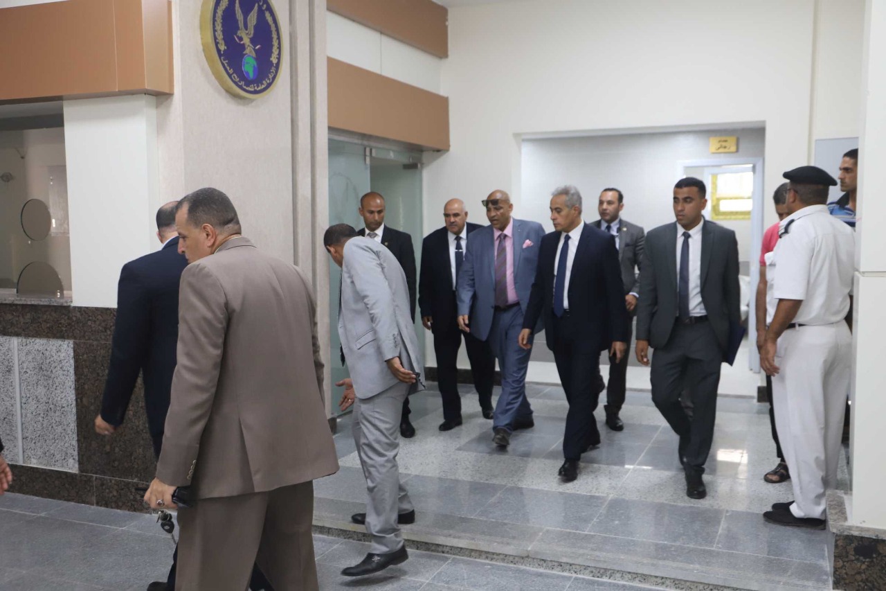 وزير القوى العامله 